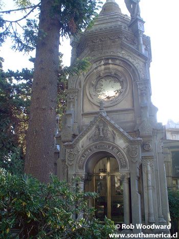 A tomb dedicated to a husband at Cementerio Recoleta Cemetery