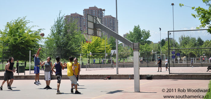 Parque Araucano Basketball Court